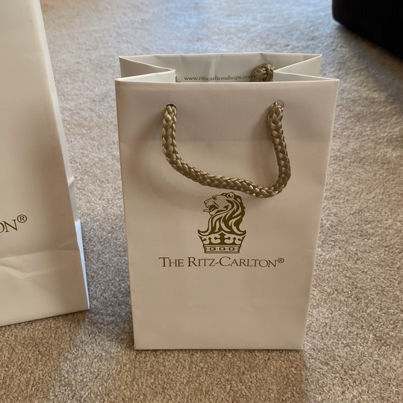 Bundle of 2 Ritz-Carlton shopping gift bags - Picture 4 of 13